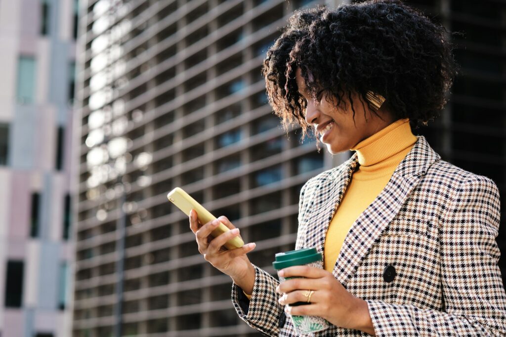 Business woman using her mobile phone outdoors.